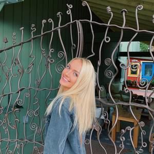 Meet your Posher, Chloe